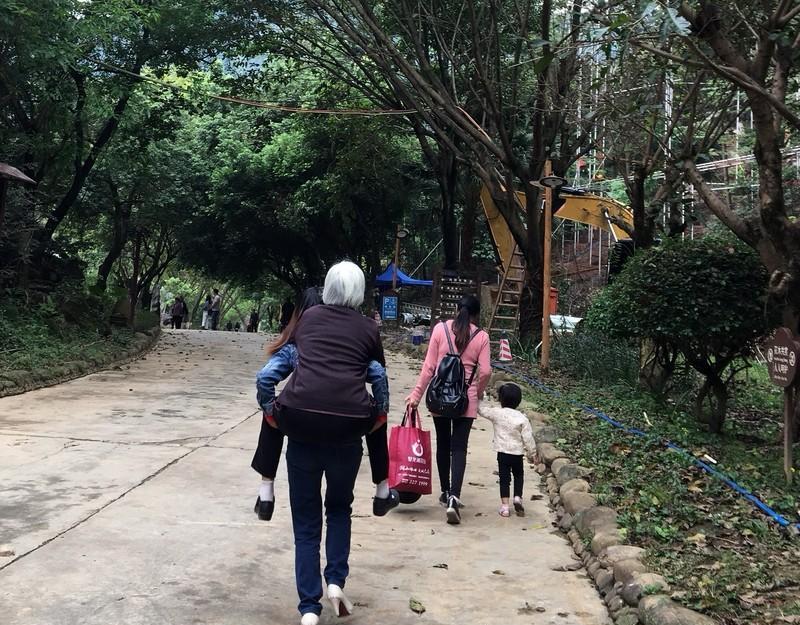 男子岳父岳母住在他家15年，照顾大了外孙子，外孙女，现在，自己父母居然要来养老，