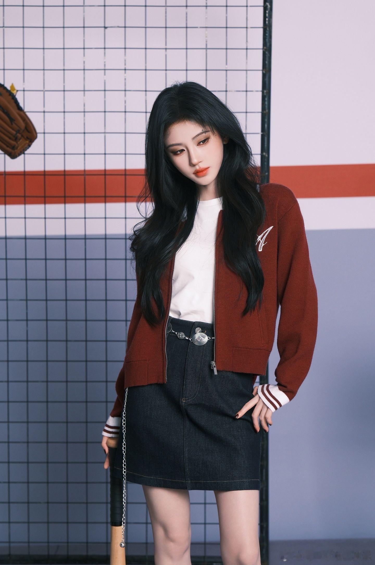 鞠婧祎鞠婧祎解锁眉钉新造型！金属眉钉点缀眉骨，冷调妆造碰撞黑长卷，甜妹秒变清冷