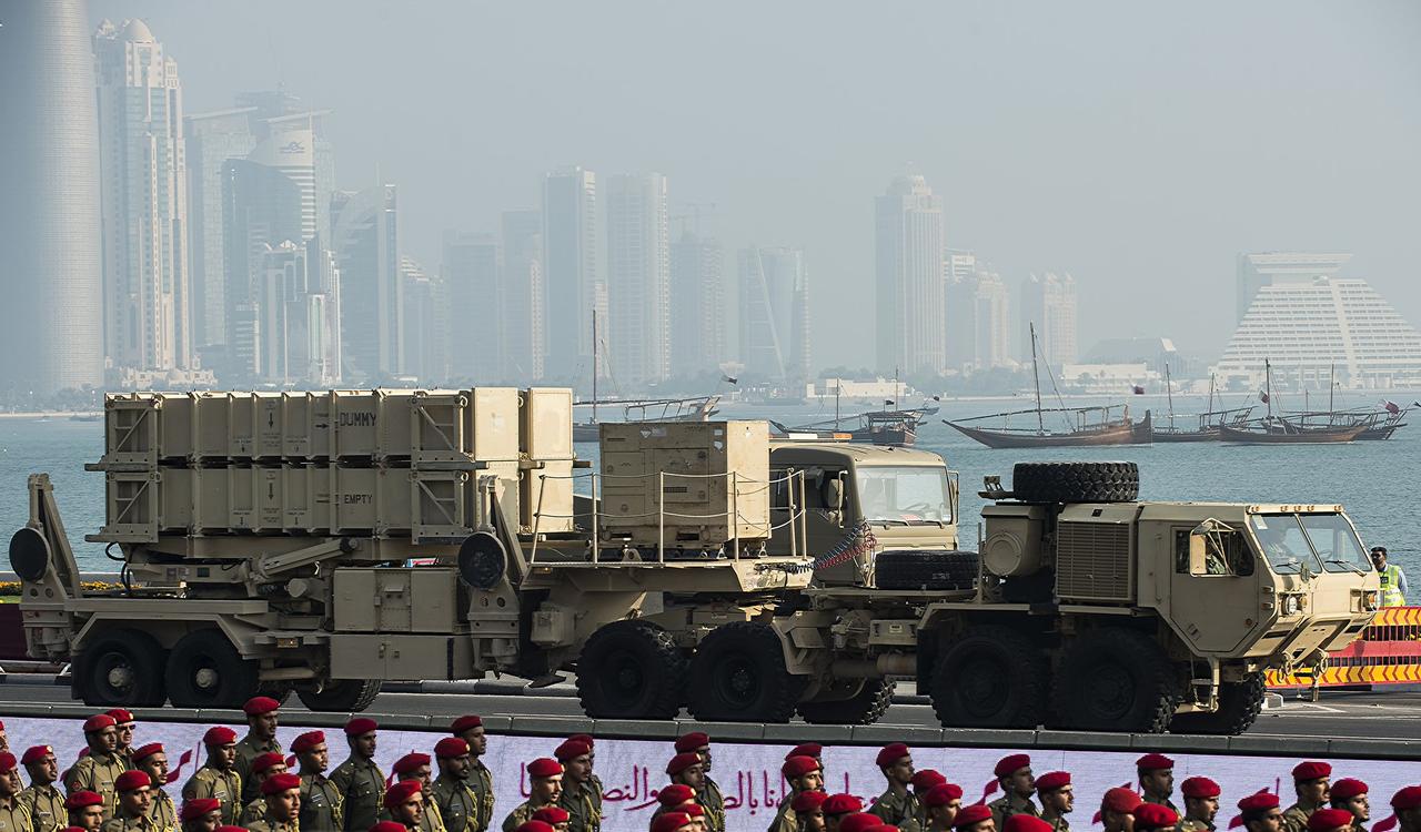 目前，卡塔尔防空主要有11个连的美国制造的，爱国者-3防空导弹和2个连的萨德反导