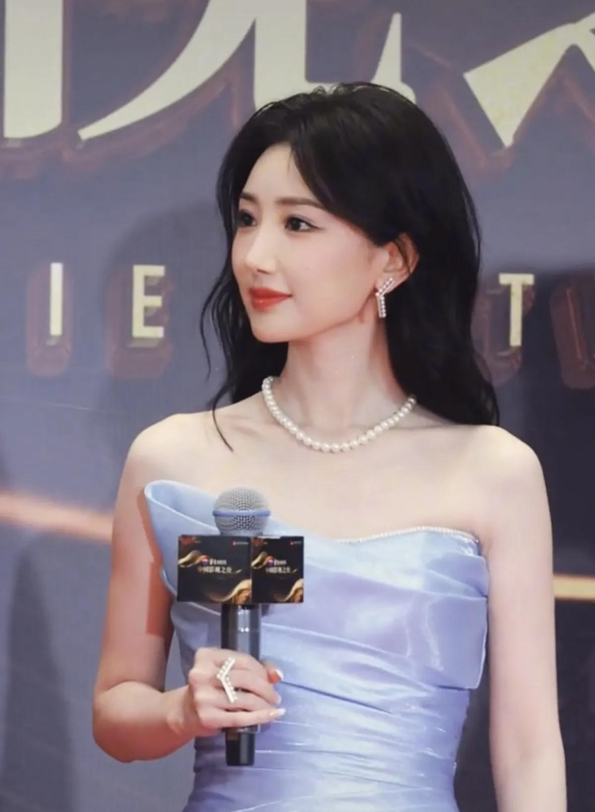 智慧与美貌并存，温柔且不失刚毅的唯一的毛晓彤[比心]美人鱼！好美！毛晓彤！最美的
