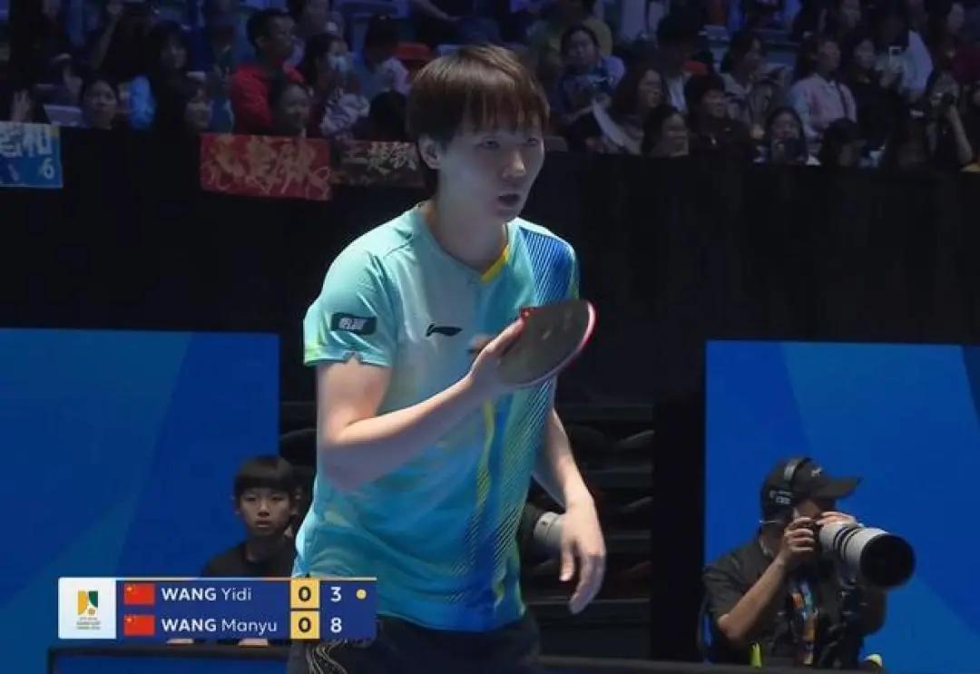 【王曼昱肩伤好利索了吗？亚洲杯决赛咬牙扛到最后的硬扛】海口亚洲杯决赛中，王曼昱不