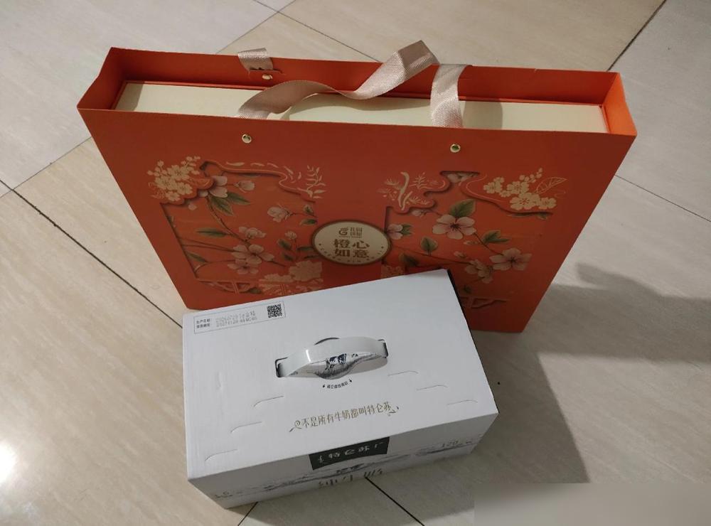 有些亲戚还不如不来往，我爸的侄女也是我堂姐，过来看我爸，就提了一箱奶，一箱月饼，