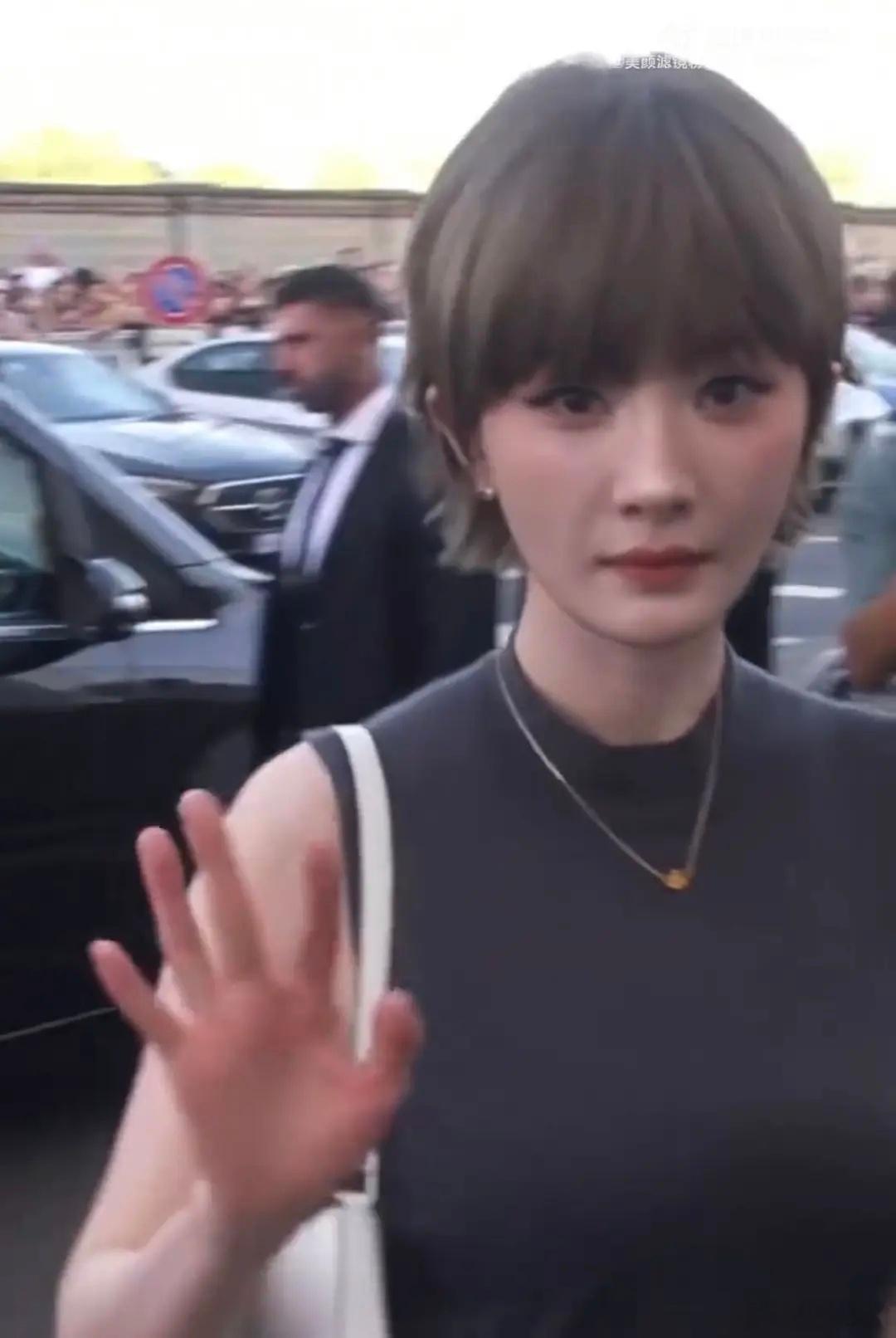 杨幂这个发型....把鼻子的缺点放大了​​​