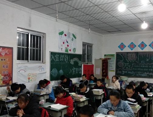 一位五十七岁的乡村老教师说，教了一辈子书，他最大的败笔就是没有能力把子女安排好。