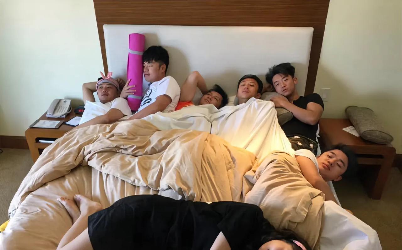 发现还是跑男最初的那批人节目好看，默契度是真的高！#跑男综艺#