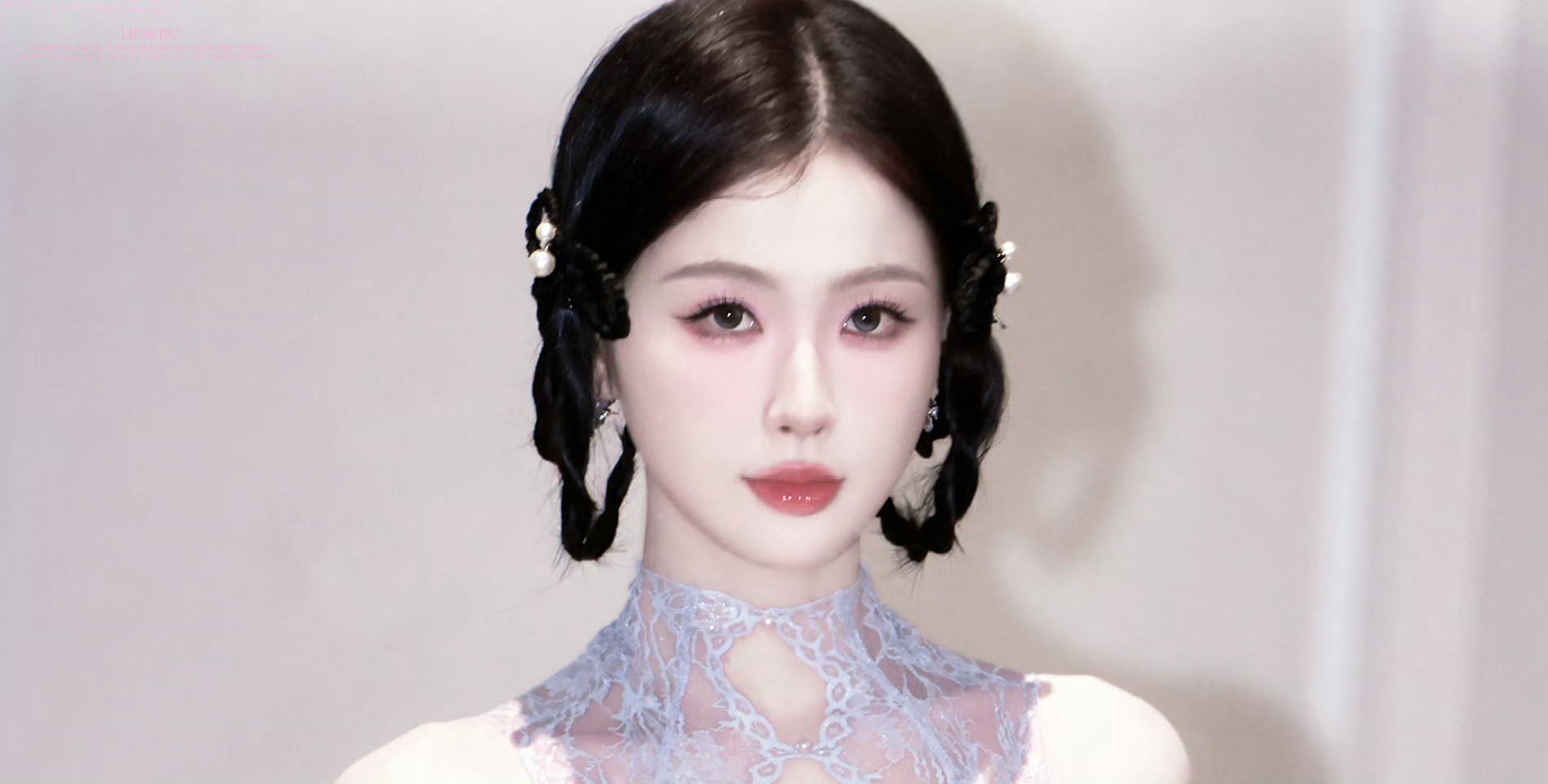 虞书欣这真的太好看了吧，真的好像蚌精妆造，皮肤像珍珠一样cr见logo虞书欣紫色