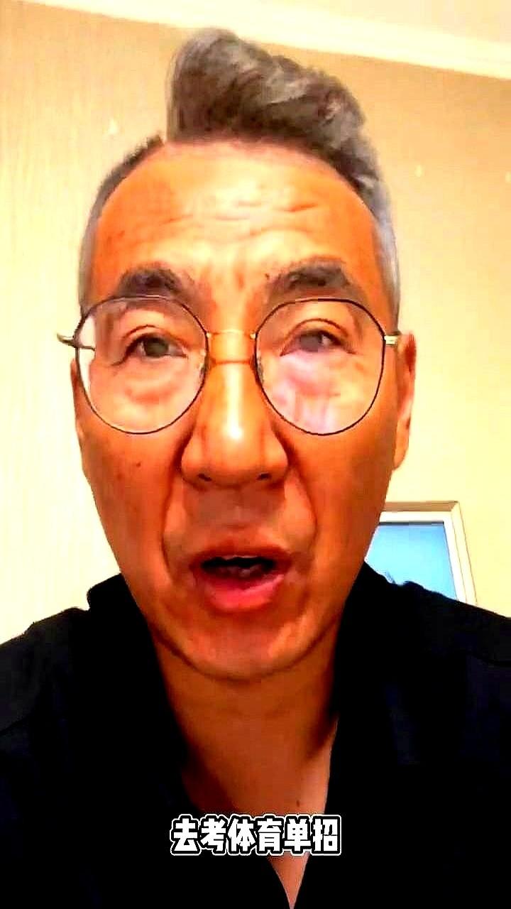 以前觉得，体育生就是埋头苦练，练到脱水才算拼命。现在发现，真正拼命的，是那些