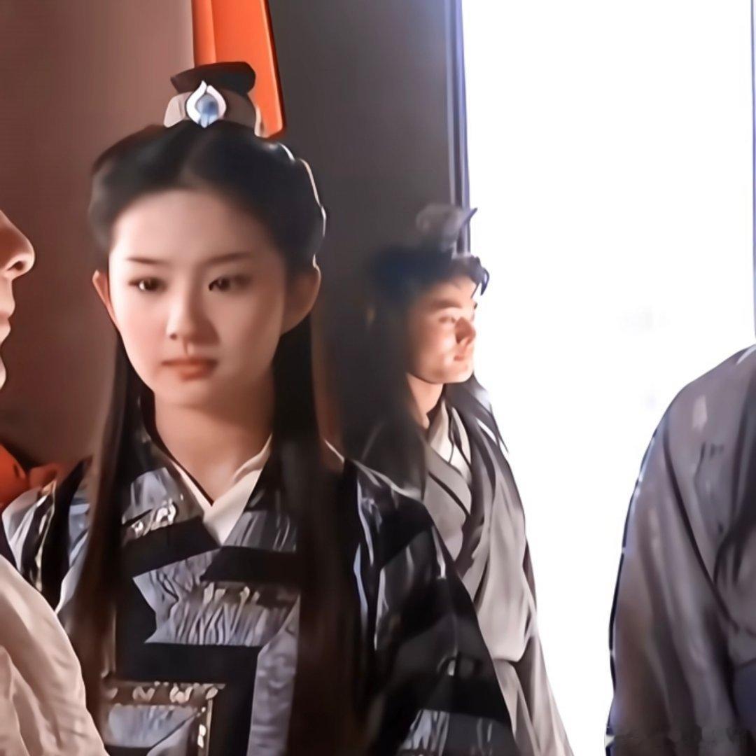 刘亦菲婴儿肥时期真的可爱，难怪粉丝叫她菲包​​​
