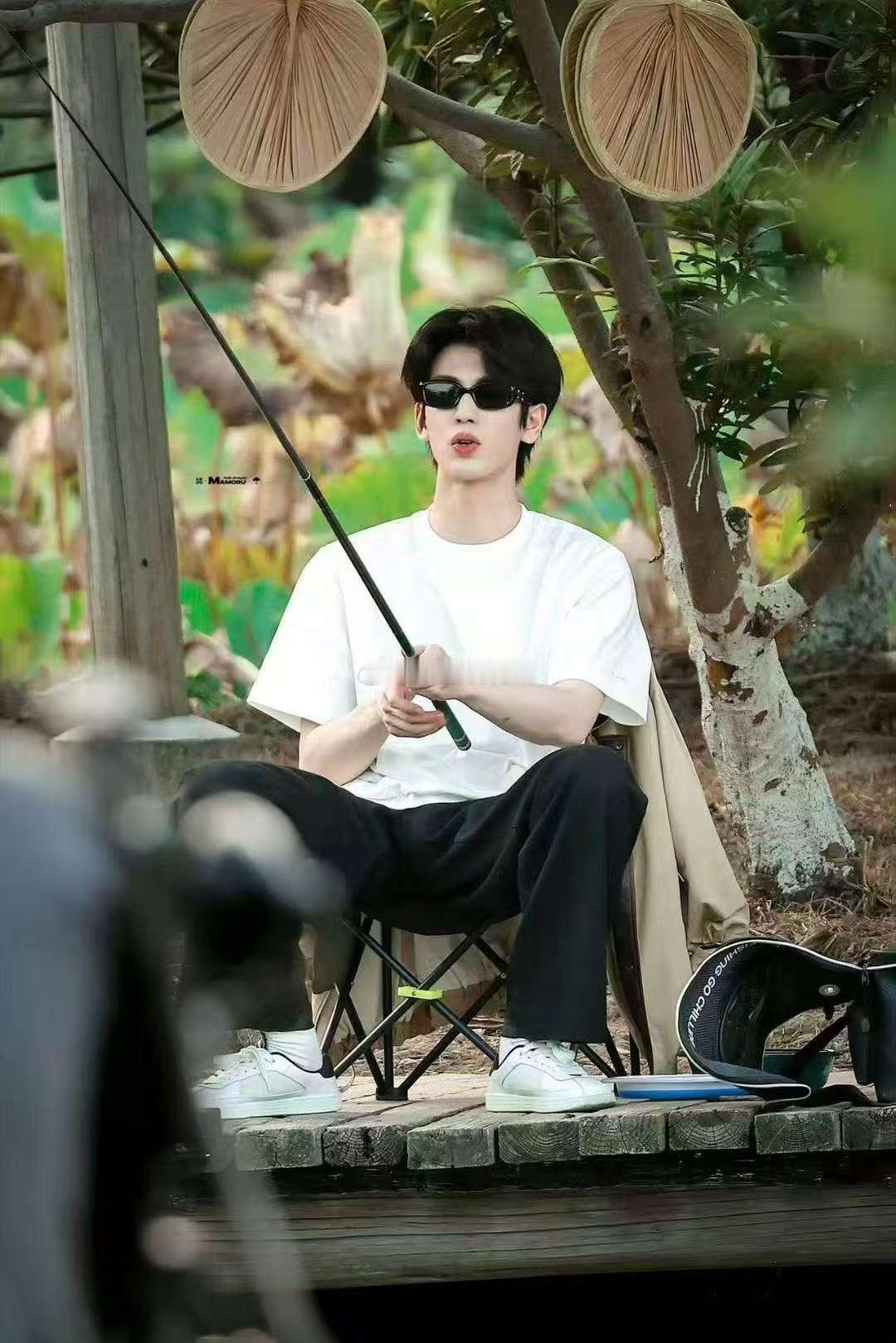 好家伙，张凌赫来到蘑菇屋带的居然是50只螃蟹！这么多这么好吃的螃蟹，可不得给我留