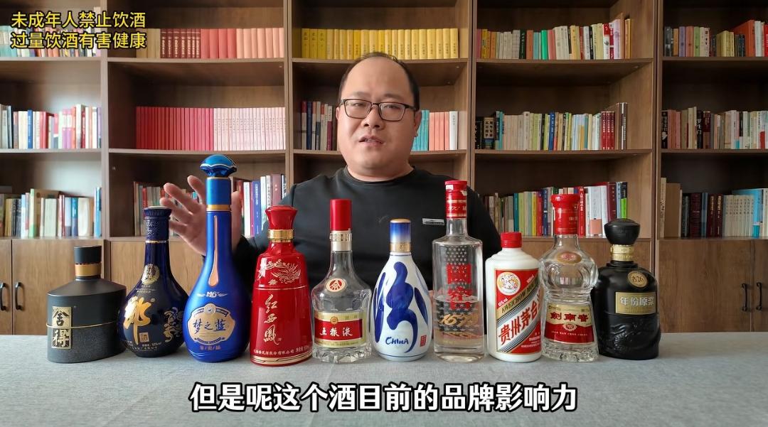 抖音知名白酒博主“辉月有话说”的辉月选出了20款白酒，分为前十名和前二十名两类。