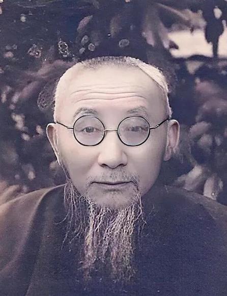 1938年，大汉奸陶锡三在家里宴请日军。突然，她听到女儿哭喊着：“救命啊，救命啊