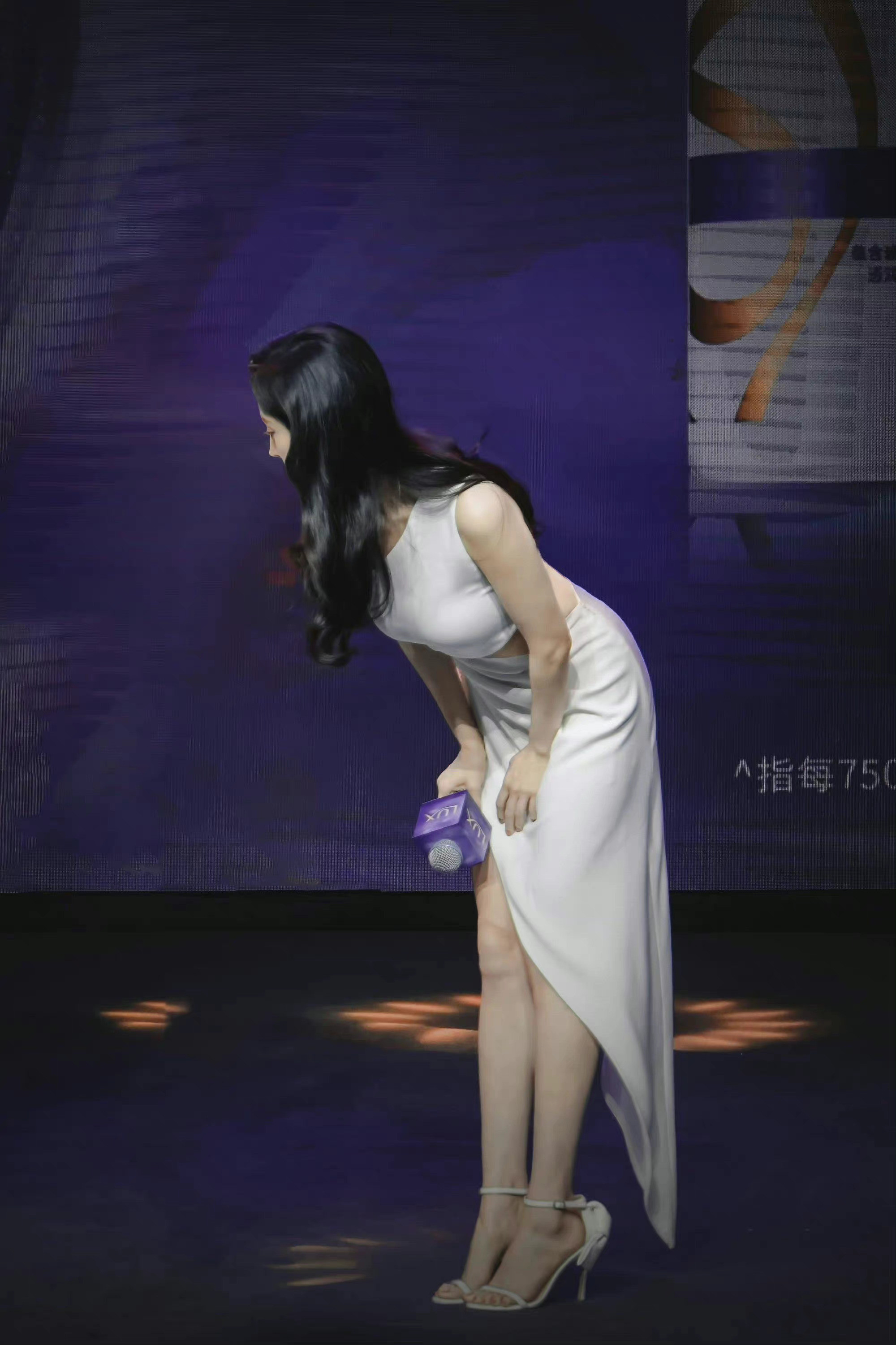 摄影师抓拍：杨幂🤩​​​