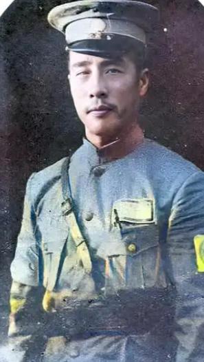 韩复榘被蒋介石处决次日，郑洞国奉命带队查抄府邸，推门瞬间当场怔住1938年1