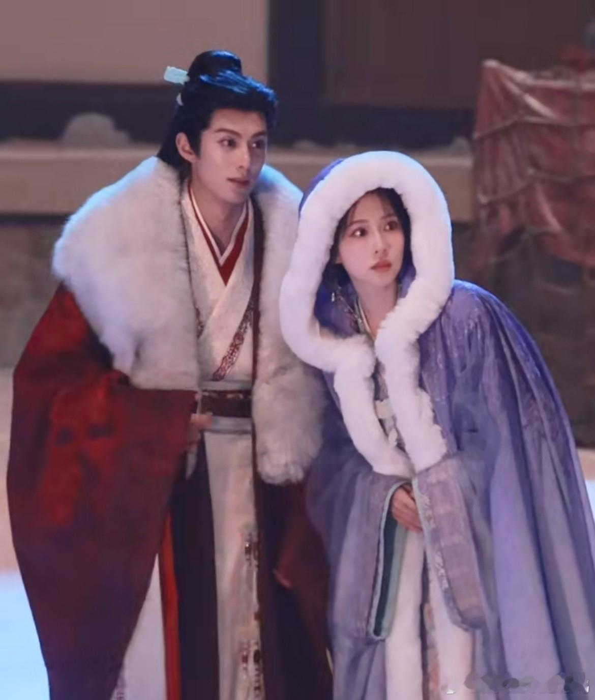 王鹤棣孟子义《将门毒后》最新路透，王鹤棣片场给孟子义指代拍，孟子义找了半天，最后