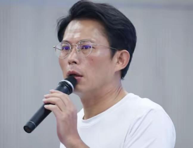 起风了，第二个侯友宜出现，黄国昌态度骤变，郑丽文有言在先！郑丽文上任搞定蓝营