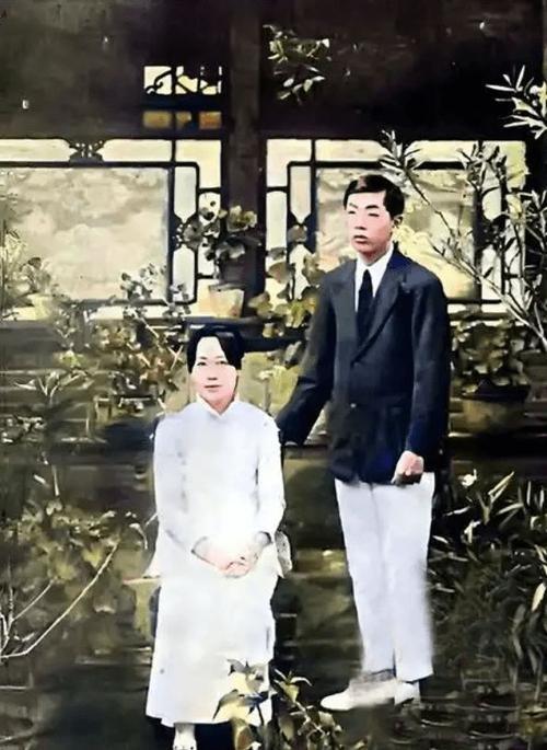 1990年，老态龙钟的张学良回忆起了于凤至：我和她没感情，不过生儿养女！她也有外
