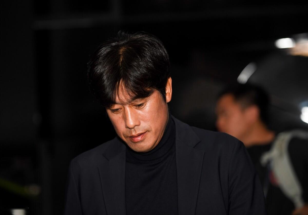 足球报: 关于原合同中的续约条款, 徐正源大概率不会追究