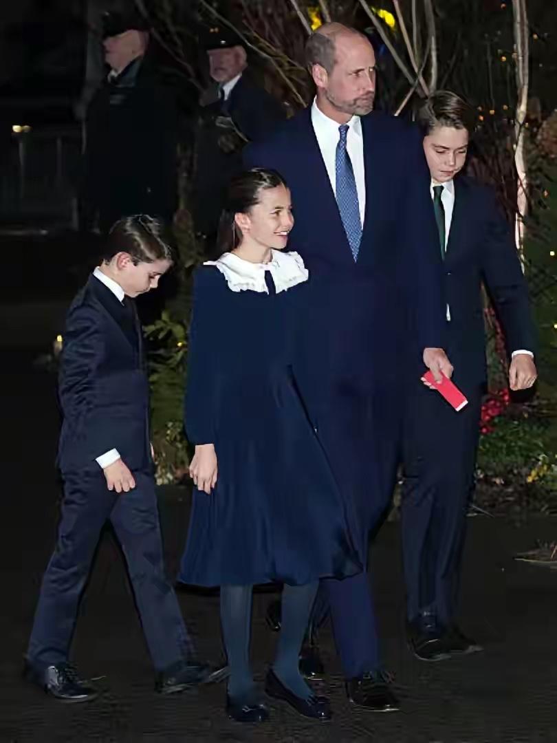 一年一度的圣诞礼颂@威斯特敏特教堂威尔士一家如约而至，凯特领衔美出圈