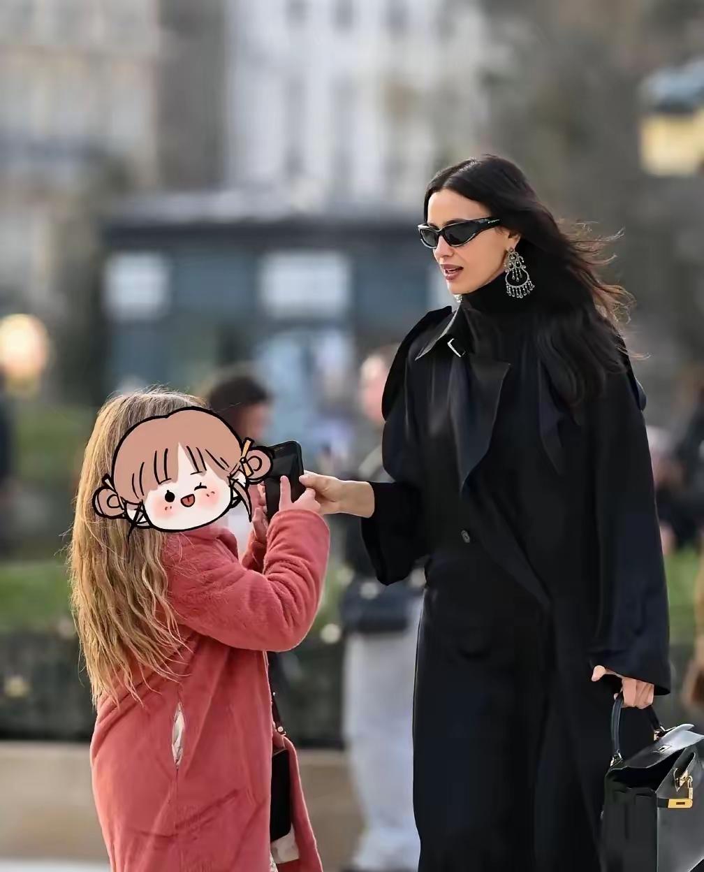 可惜了！伊莲娜超模的基因，还是“失传”了！为何？因为她唯一的女儿，有她的身高，