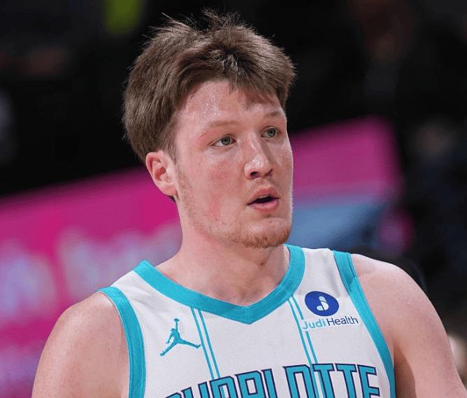 NBA最新一期新秀排行榜，状元弗拉格跌落到第二位。1.21日，NBA官方公布