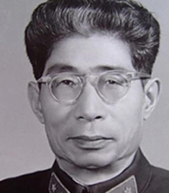 1967年，许世友到北京开会，一开国上将笑着和他打招呼，他理都不理，对方只能尴尬