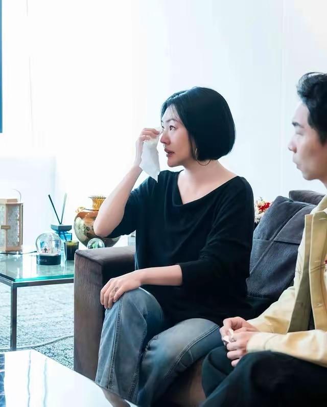 小S复出的第一期节目，再次提起大S，痛哭不止。聊到姐姐在东京突然离世的过往