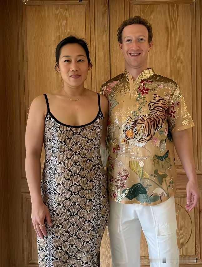 扎克伯格的妻子虽然丑，但是家境绝对不一般，看起来也和扎克伯格挺般配。