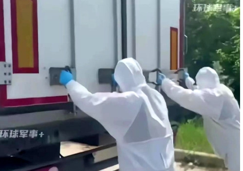 乌克兰总统泽连斯基已超级失常！俄罗斯花了大量的人力物力，将战亡在俄罗斯本土库