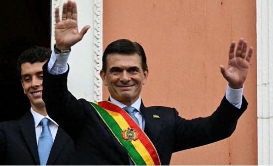 出大事了，又一个中国伙伴倒向美？撕毁合同，把矛头对准了中国 前几天白宫扔出的