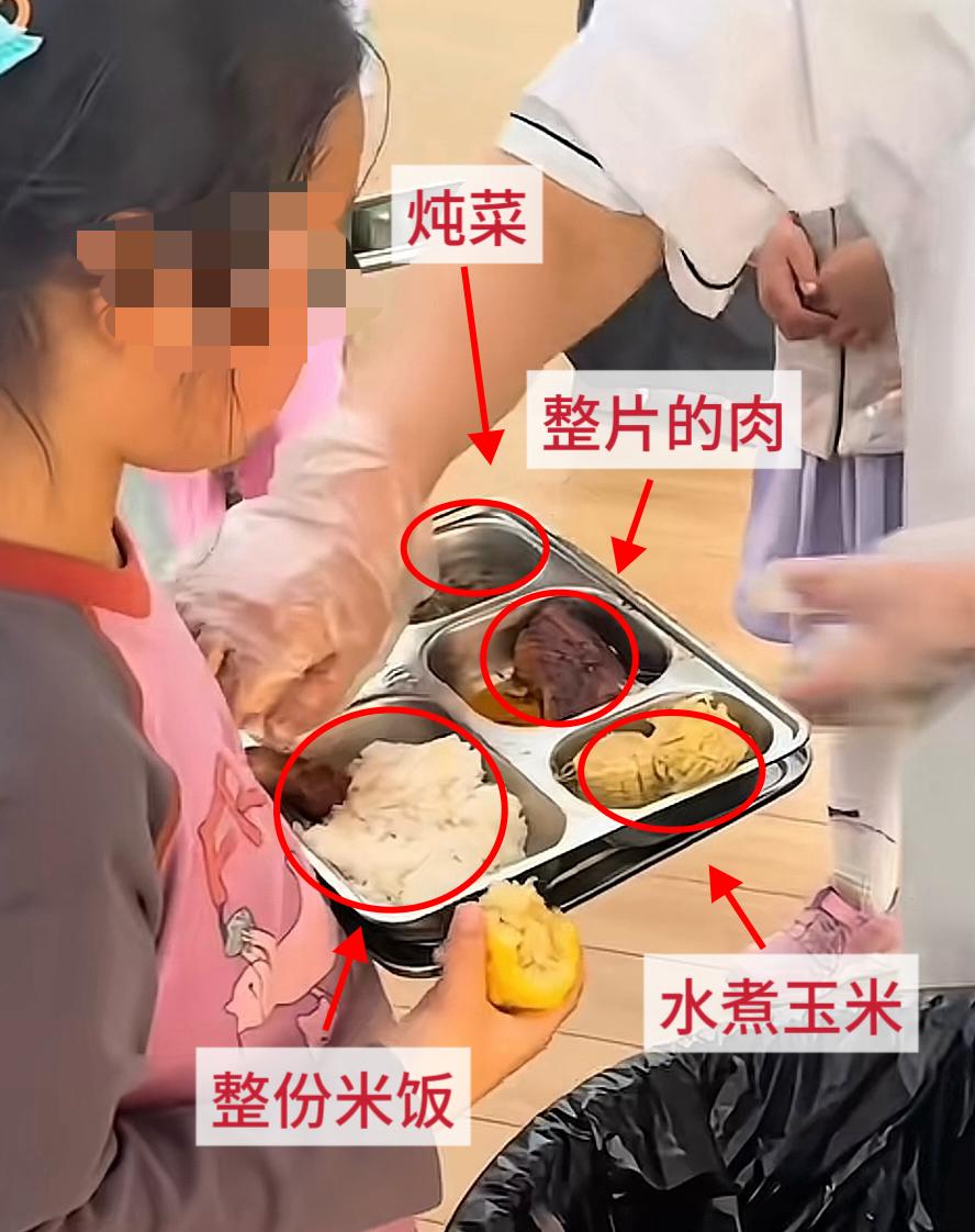 整片大肉、整份米饭先是被剩下又接着被直接倒掉，视频发酵后火速删帖同时要求转发者同