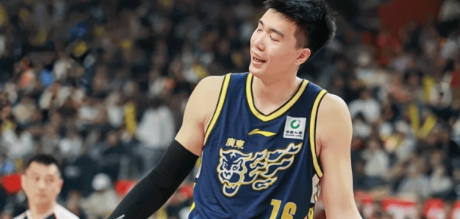 焦泊乔已经返回广东但依旧没有获得出场机会。CBA常规赛，广东男篮主场迎战福建的比