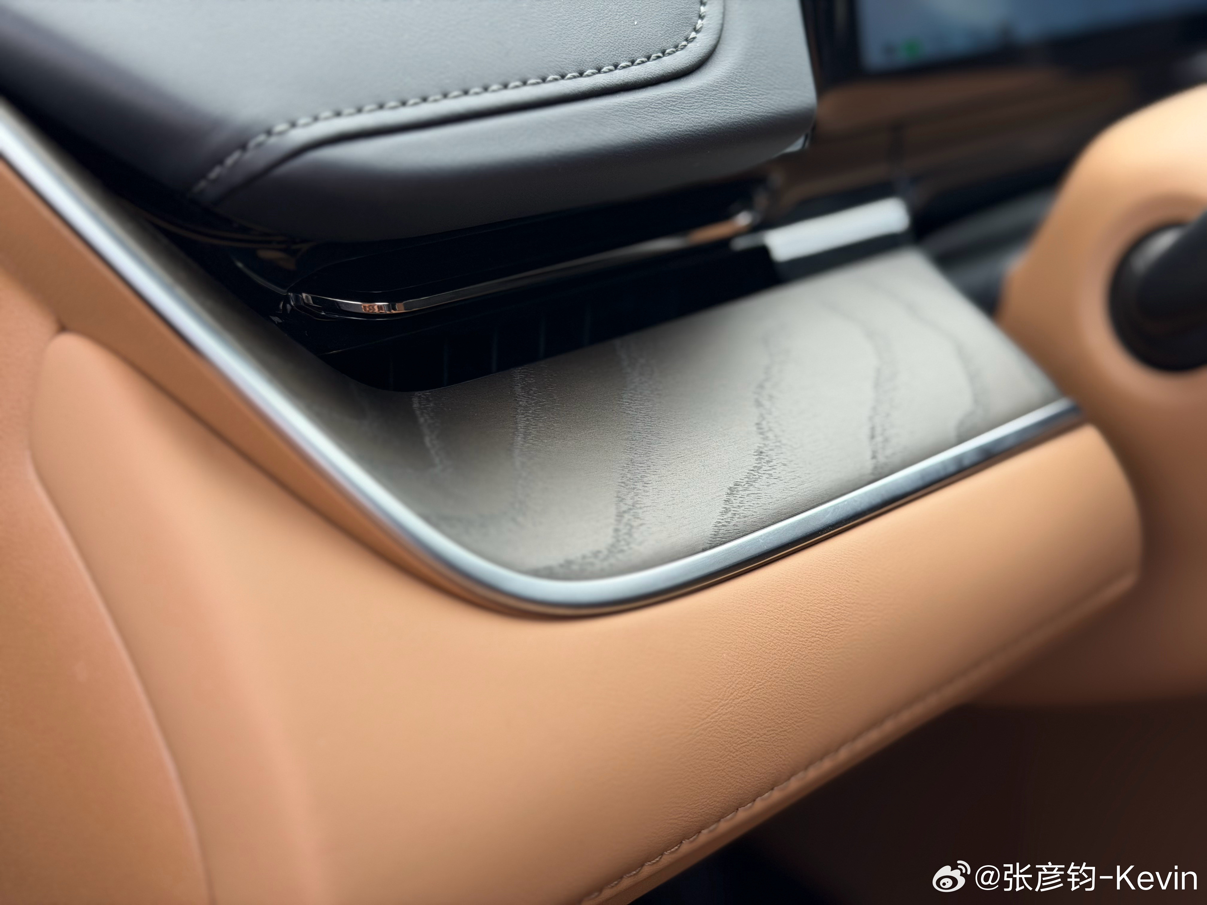 广汽丰田铂智7上市发布会，一会儿看看价格。门口摆这个类似凌波玉的还挺漂亮，配上粽