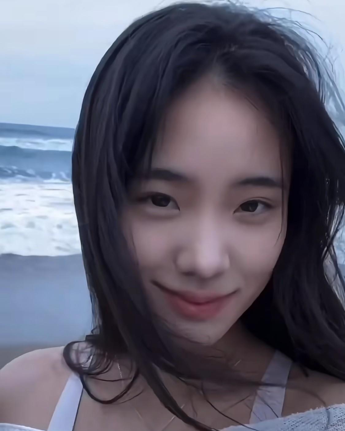 你们发现了吗lily现在是人小鬼大啊！妈妈小s停了一切的社媒！一切社交事宜都是