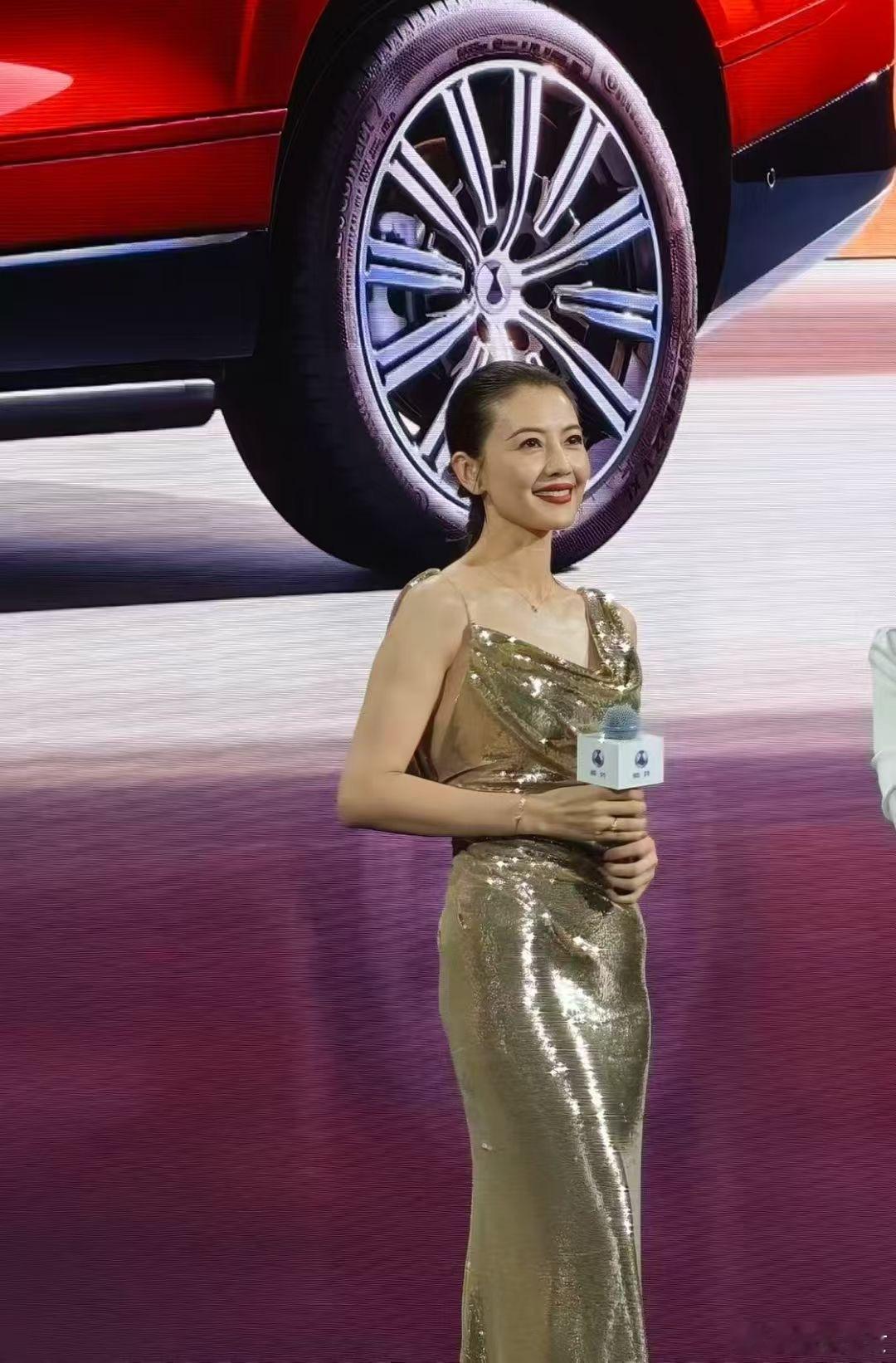 腾势太会请代言人了！高圆圆好美好美～😍状态和谈吐都太优雅了，谁懂赵又廷的快乐啊