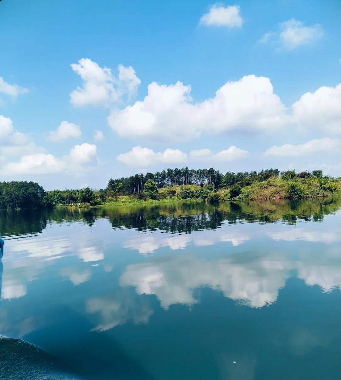 厂里一个五十多岁老头，在网上撩骚聊到一个四十多岁的女人，那女人老公前几年意外走了