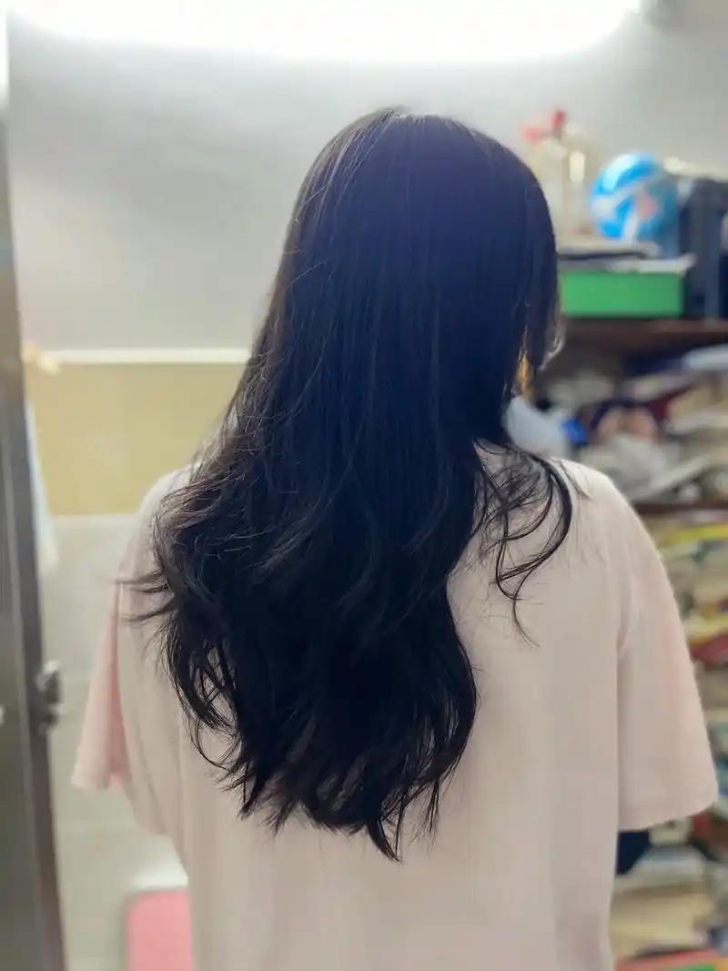 女子拿着公公的病危通知书请假，结果领导却没批。但女子最后还是回家了，三天后，公司