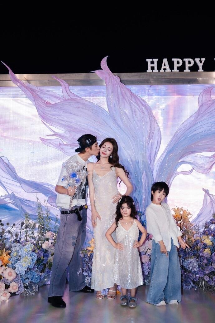 姜潮补办芭比派对为麦迪娜和女儿庆生​​​