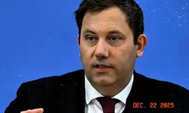 刚从中方访问回国的德国财政部长克林拜尔，在德国接受采访时警告说：我在中国已经亲眼