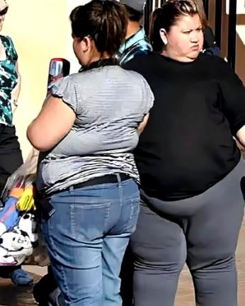 在美国，你要是看到一些体态肥胖，屁股大并且满身是肉的人，放心那大概率是穷人；而看