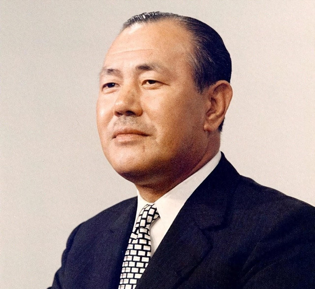 田中角荣为啥怕周恩来---197