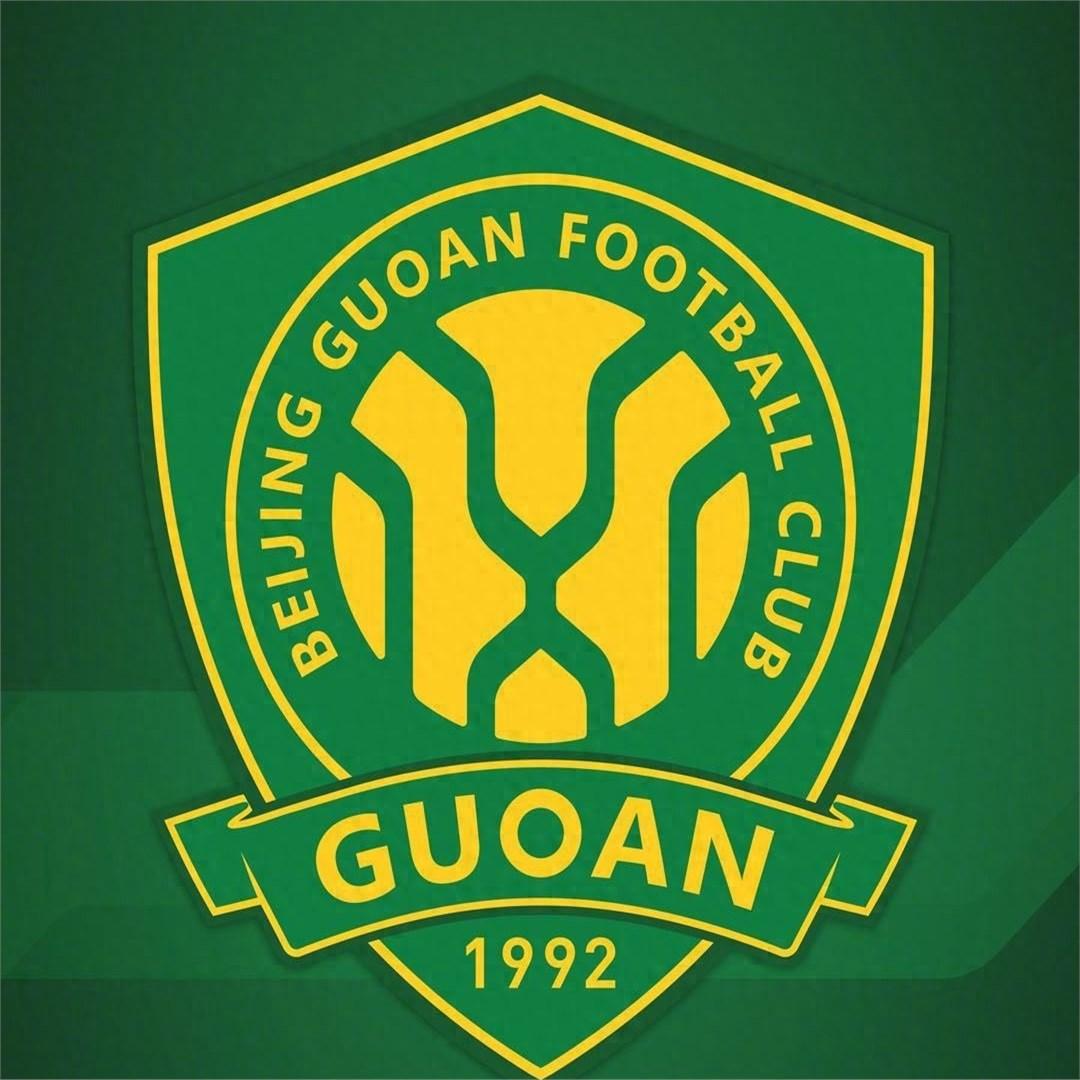 那位在足球圈混了十几年的老友，昨晚酒过三巡后叹了口气：“国安这次栽的跟头，谢指导