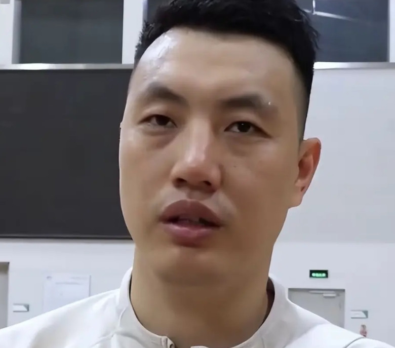 北汽G2为什么打不过广厦？翟晓川毫不客气说出原因，说得实在。北京男篮输掉了总