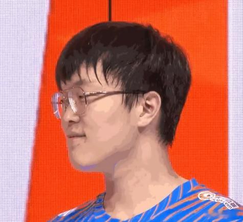 为啥BLG这么宠爱Bin啊，一周没打排位，还把首发位置让给他，我不懂圣枪哥不香