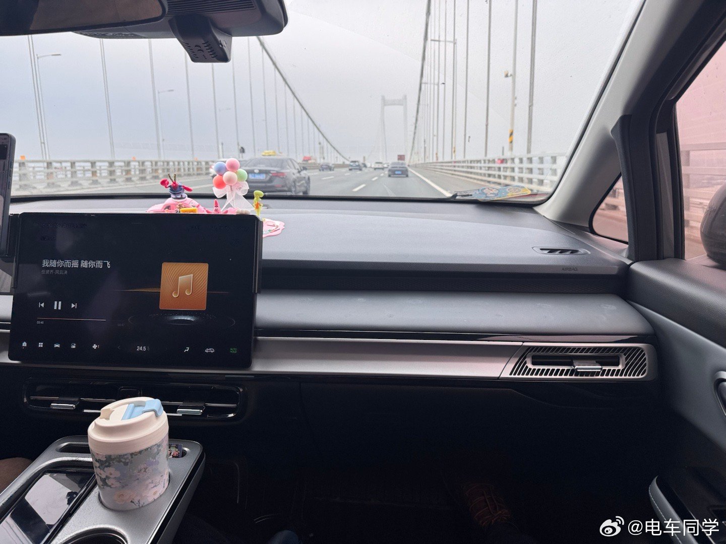 和滴滴司机聊天的信息也挺有意思：1：这是台AIONYPLUS，600公里的，