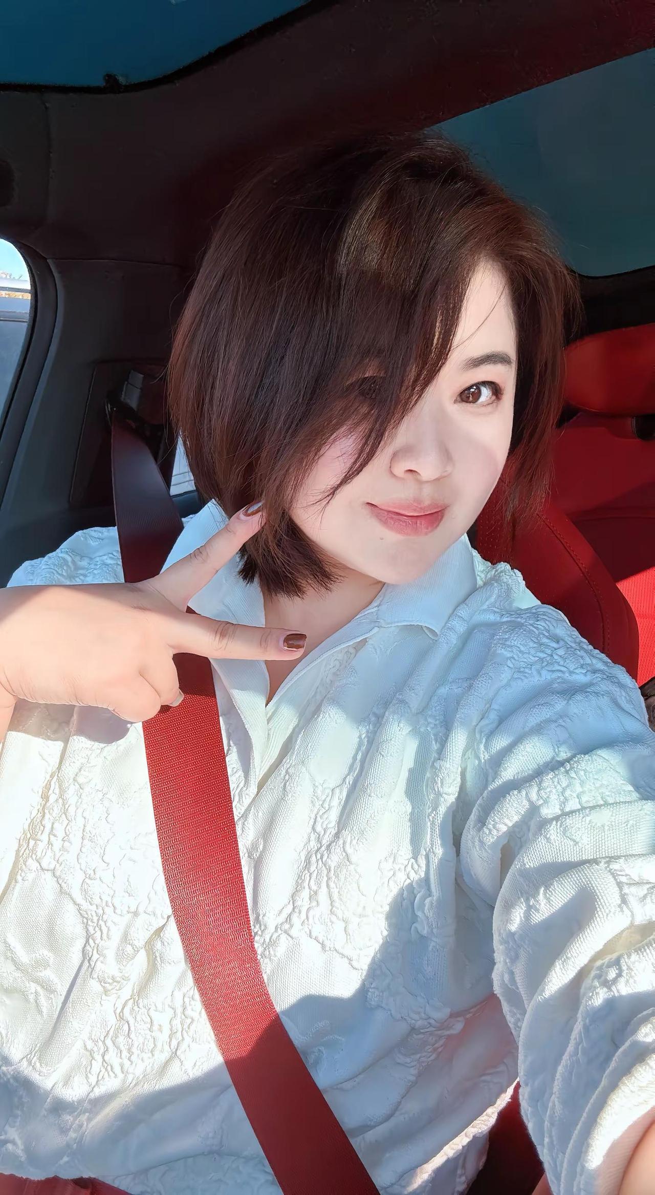 40岁的中年少女♀。40岁后努力成为一个很哇塞✌︎˶╹ꇴ╹˶✌︎的中年少女♀一