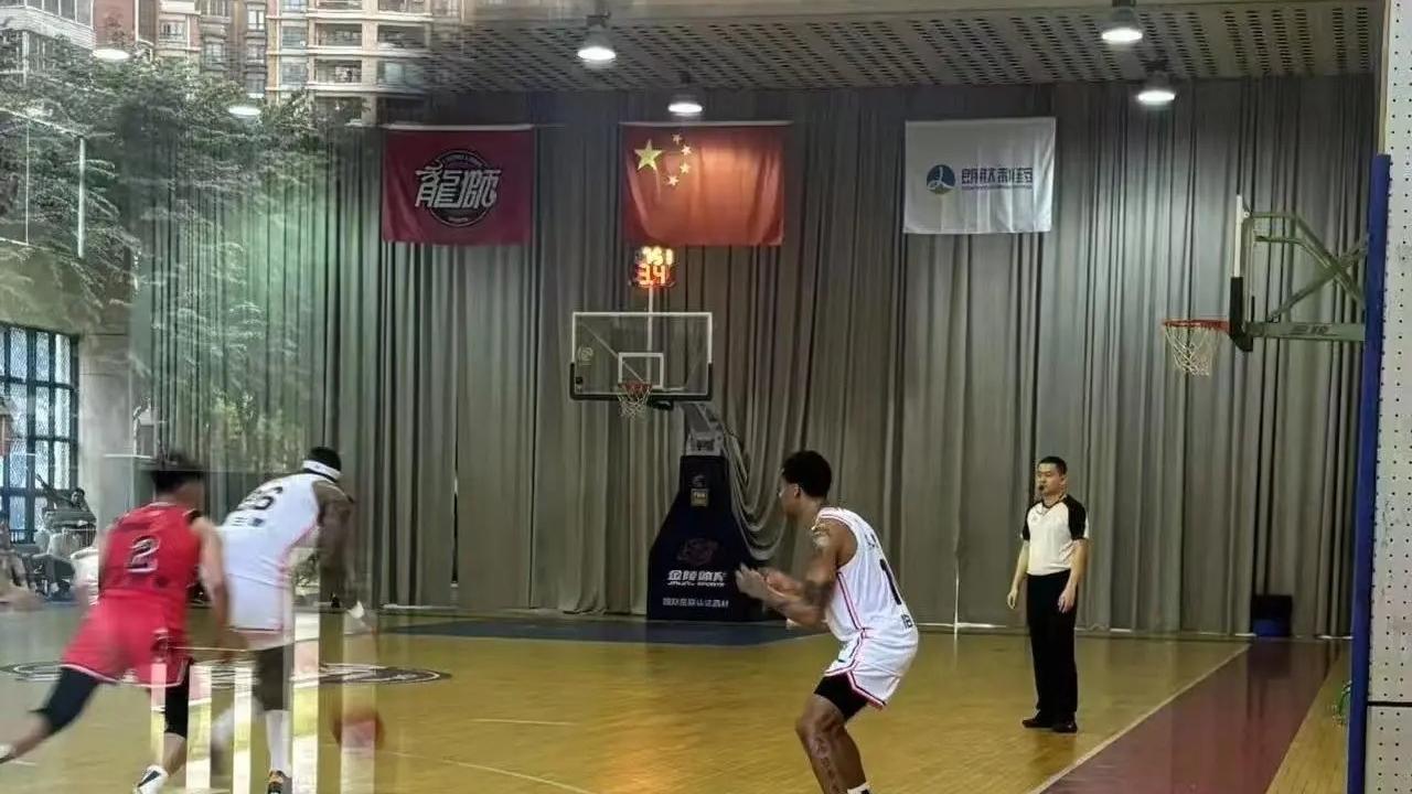 热身赛! 广东宏远大胜广州龙狮 两新援首秀 库克穿23号球衣 杜锋满意