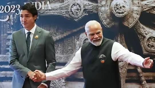 印度花重金从俄购买军大衣，只为抵制中国货，看到标签天塌了！为了抵制中国货，印度不