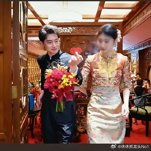 ＜北京七胞胎宝贝>爸爸妈妈带七胞胎宝贝参加姐姐的订婚仪式，姐姐已经到了婚嫁的年龄