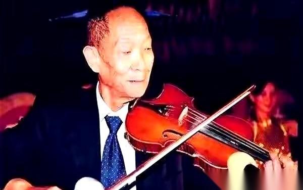 一个祖上是泥腿子，打仗时扛着梯子不要命地冲，被曾国藩看见，当晚又带几个人摸进敌营