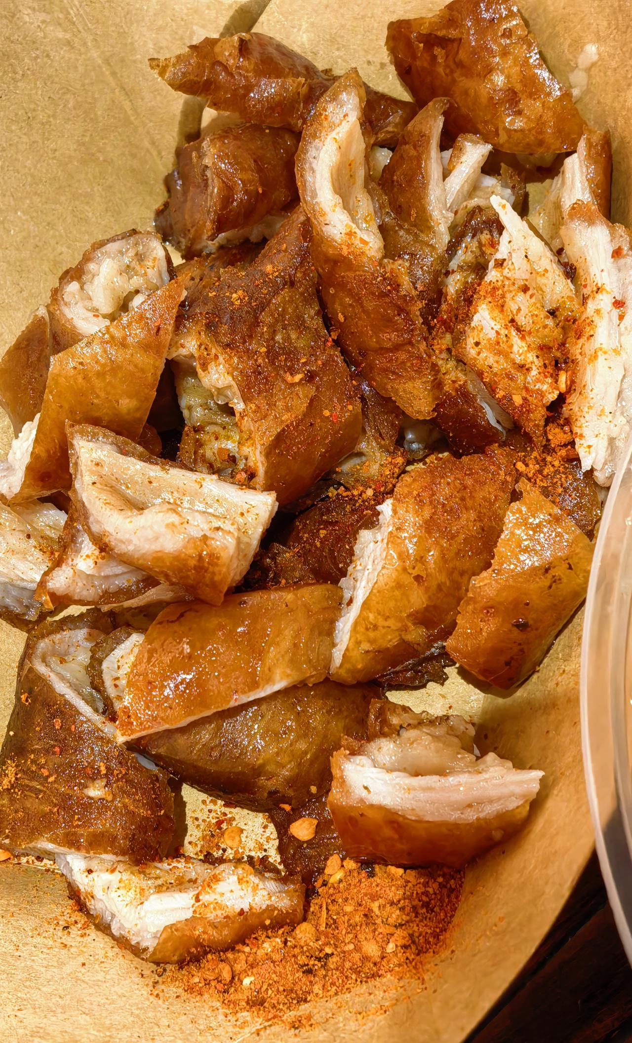 今天陪侄女们到顺德觅食，吃到地道的顺德本土商家制作的美食，好满足[爱心]……